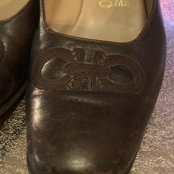 Salvatore Ferragamo Heels with embroidered horsebit, made in Italy - Picture 2 of 13